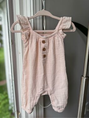 NWOT Baby Girl Muslin Romper 0-3M Peach Ruffle Straps Newborn Boho Summer